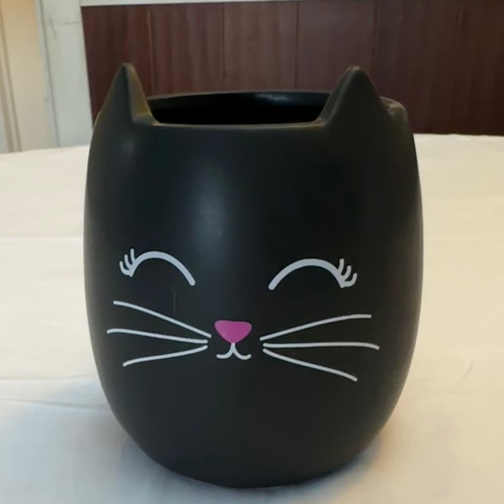 Cat Cachepot
